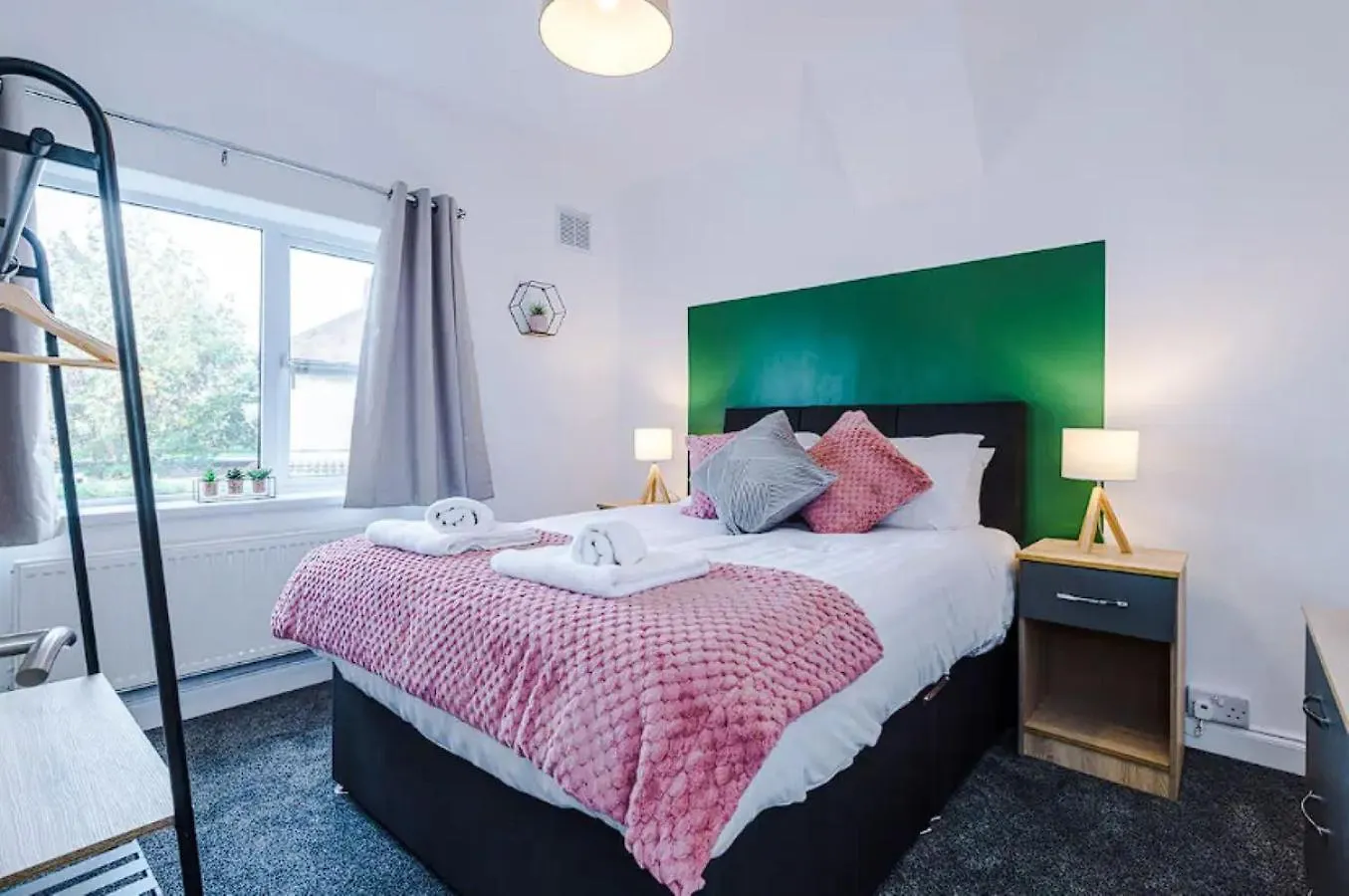 Charming And Modern 3Br Home Steps Away From City Center Йорк